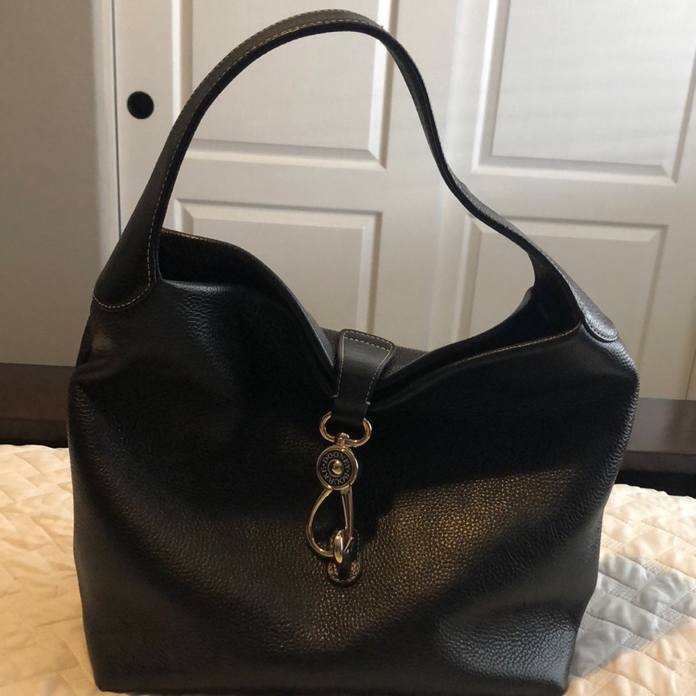 Dooney and bourke logo lock bag